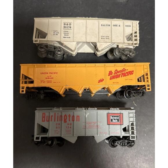 Lot Of 3 HO Scale Rail Cars Hopper Cars Burlington B&O Union Pacific Vintage - Picture 1 of 6